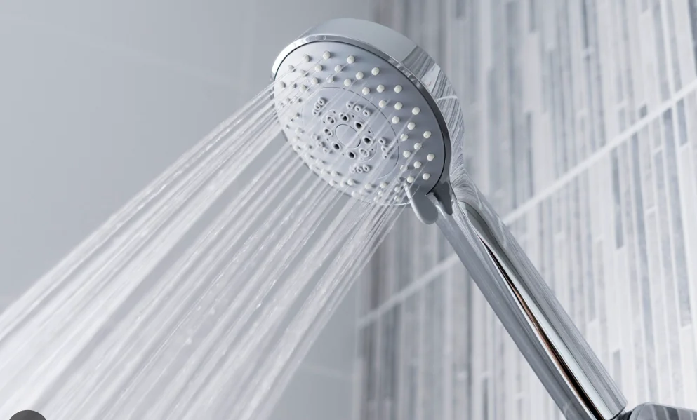 Hvorfor blir det ikke varmt vann i dusjen?